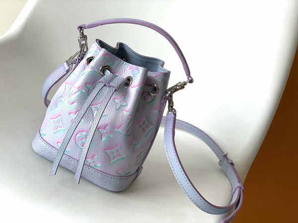 ルイヴィトンバッグ背面デザイン